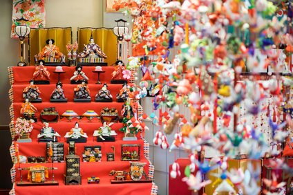 ひな祭りのお祝いの金額の相場は 祖父母 叔父 叔母から孫と姪へ