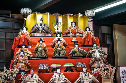 ひな祭りのお祝いの金額の相場は 祖父母 叔父 叔母から孫と姪へ